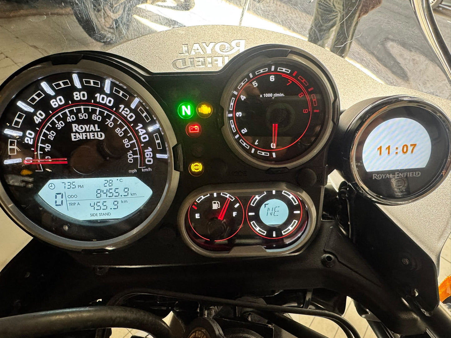 ROYAL ENFIELD - HIMALAYAN 411