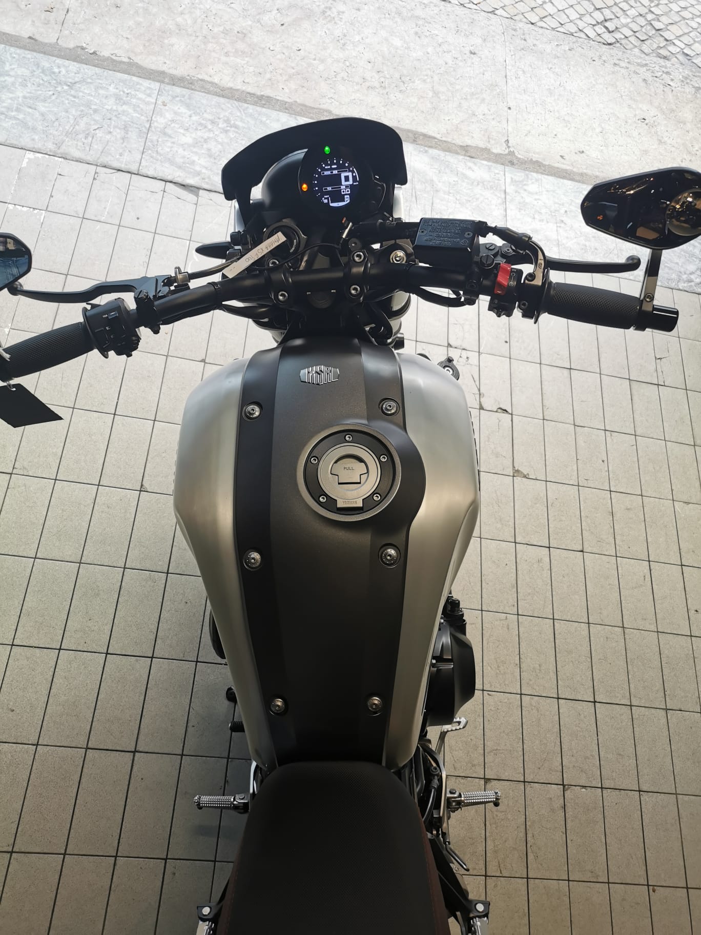 YAMAHA XSR900
