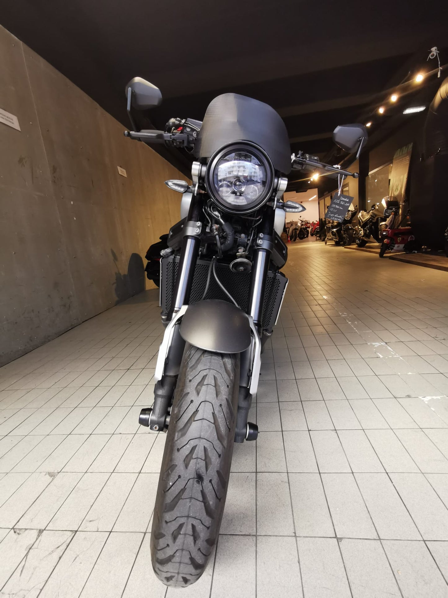 YAMAHA XSR900