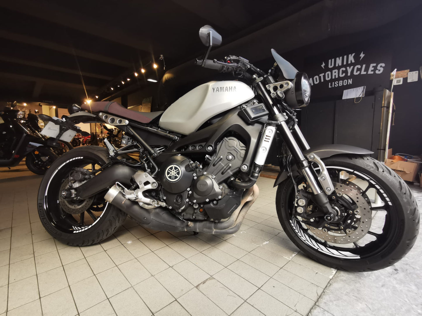 YAMAHA XSR900