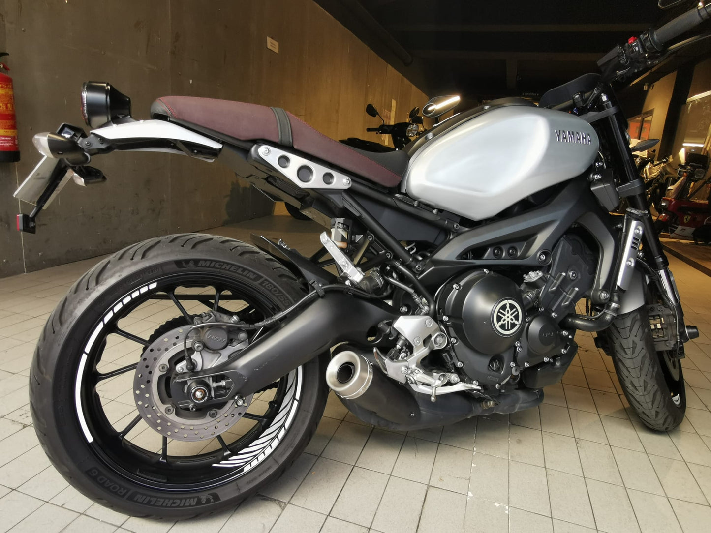 YAMAHA XSR900