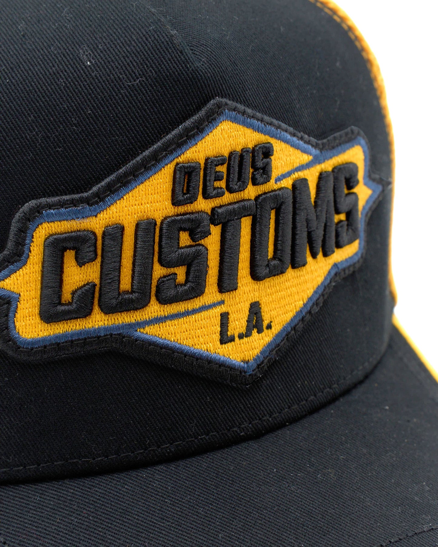 DEUS BILLS TRUCKER - BLACK